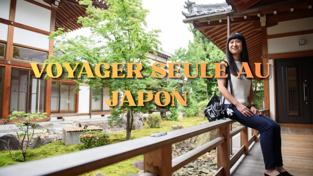 Voyager seul au Japon : conseils, sécurité et rencontres 2 Voyager seule au Japon : femme dans un temple japonais en visite